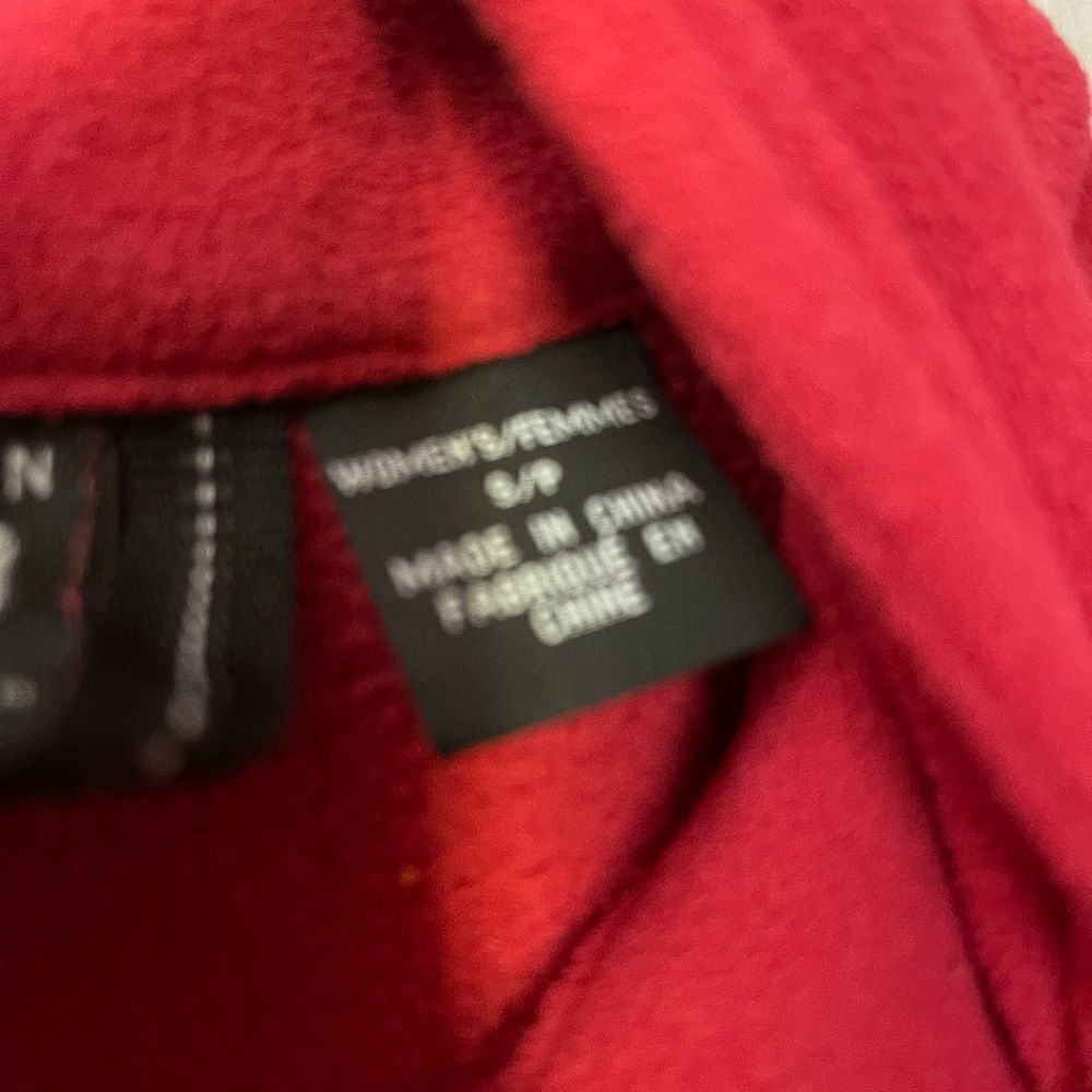 Mountain Hard Wear red fleece pullover, size small - Picture 6 of 12